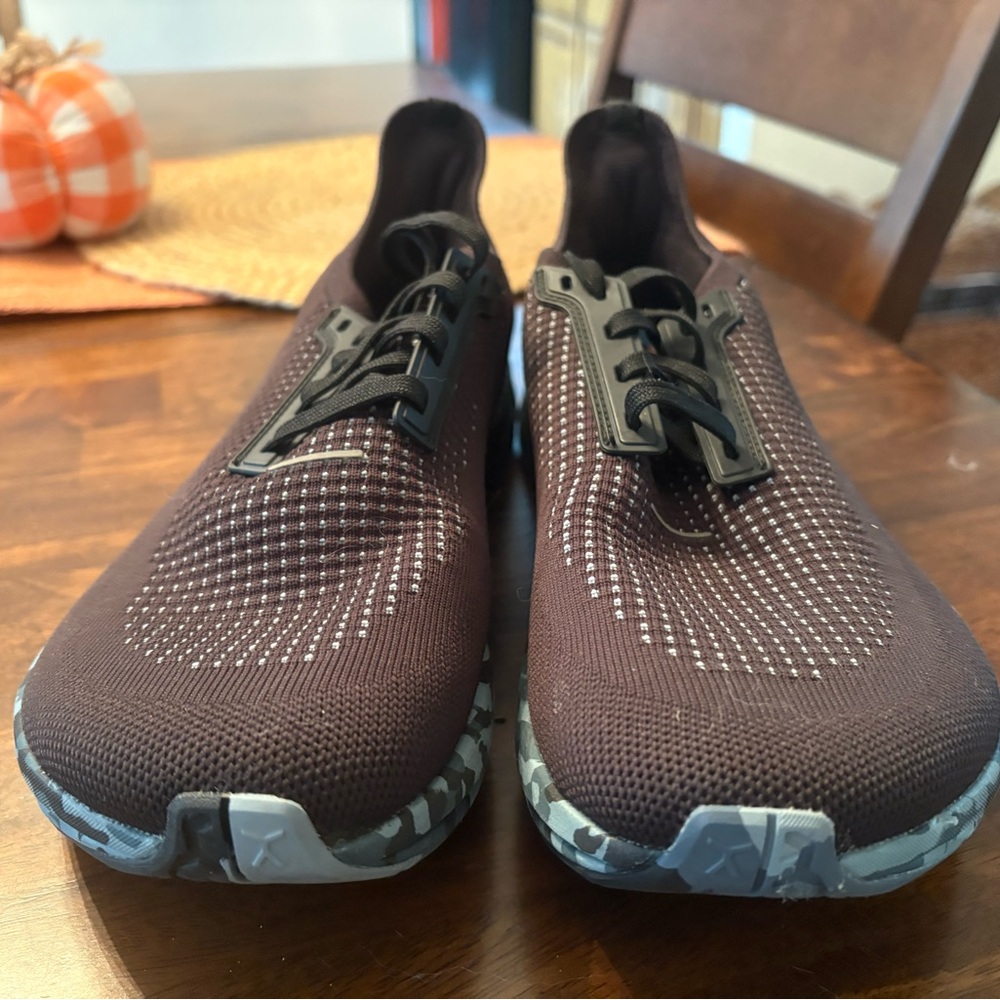 Stylish Women's Black Athletic Shoes